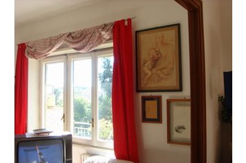 Italia Privát Roma, Esterno